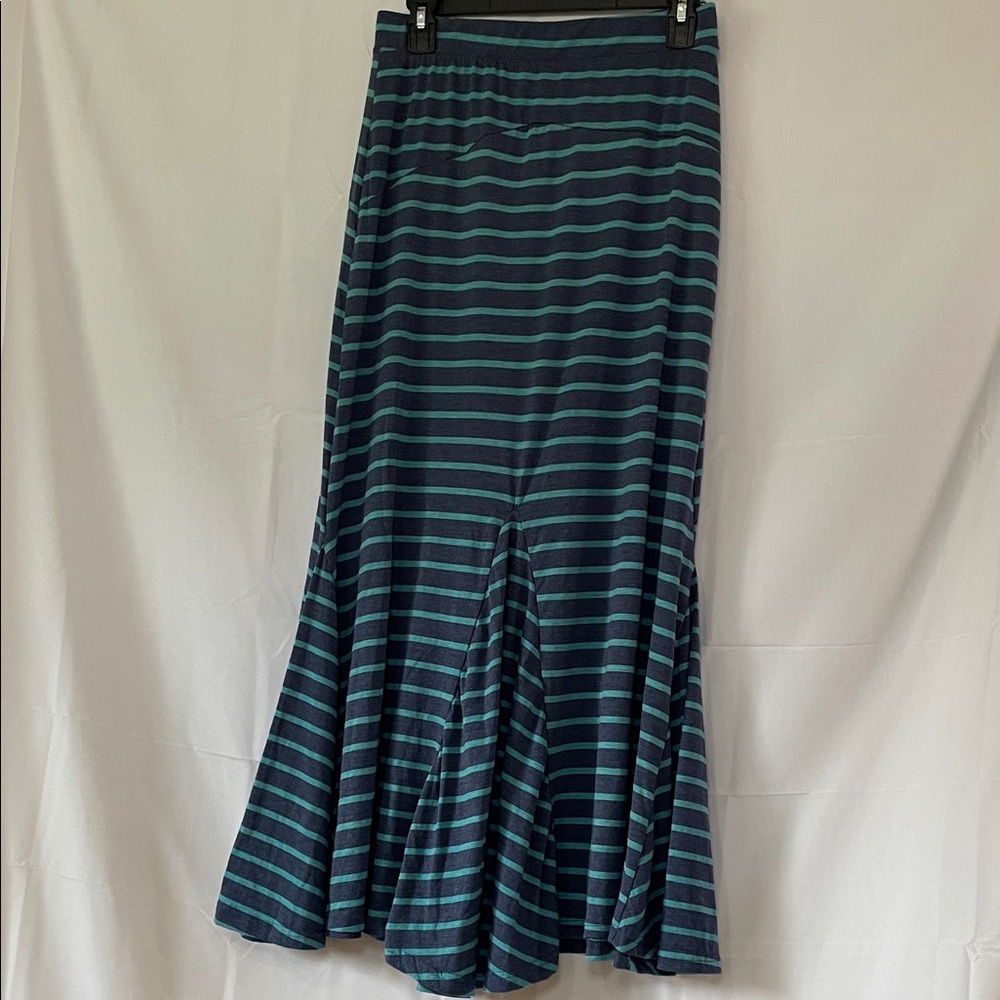 Elegant Striped Maxi Skirt in Blue and Green